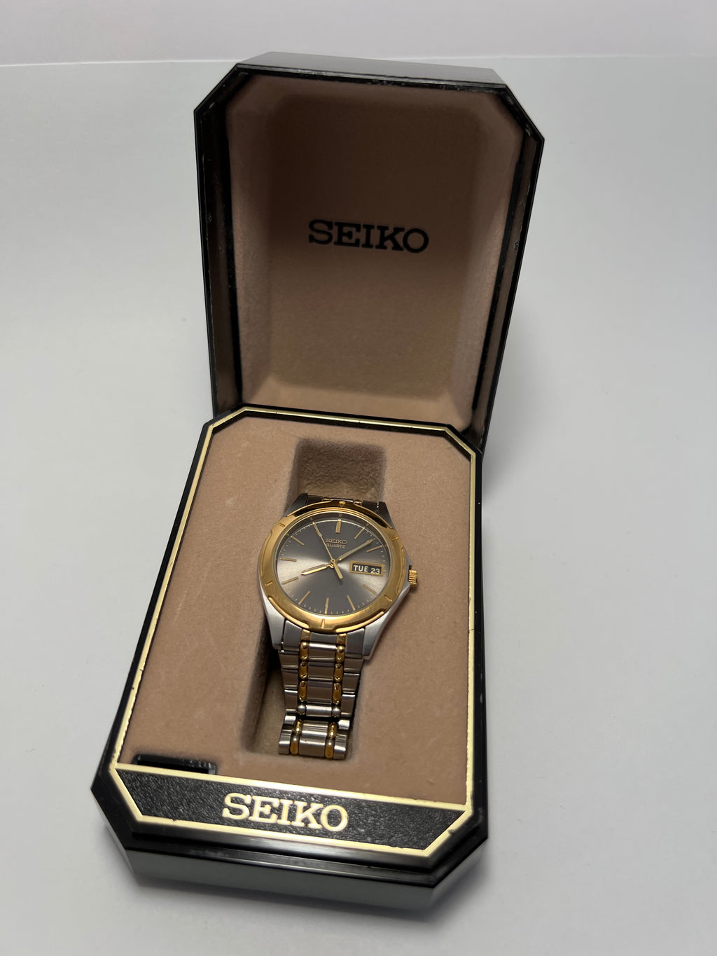 Seiko 7n43-6a09 Men’s Quartz Watch 36mm Gray Dial Two Tone Daydate