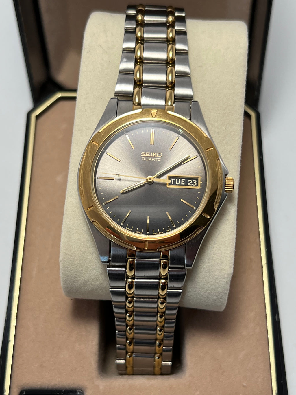 Seiko 7n43-6a09 Men’s Quartz Watch 36mm Gray Dial Two Tone Daydate